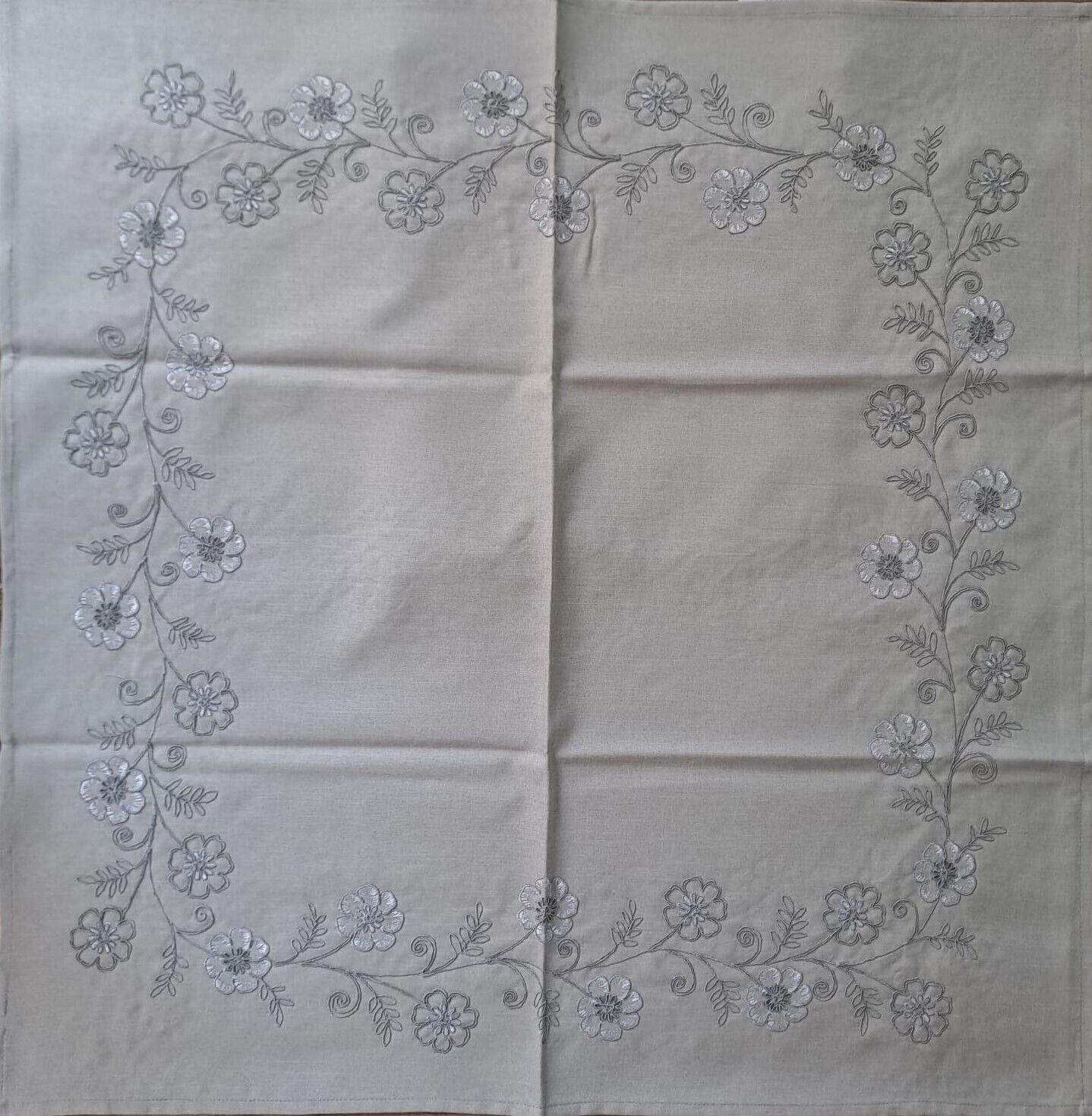 Centro tavola Quadrato Centrino Servizio The Lino mis.90x90cm Grigio Floreale