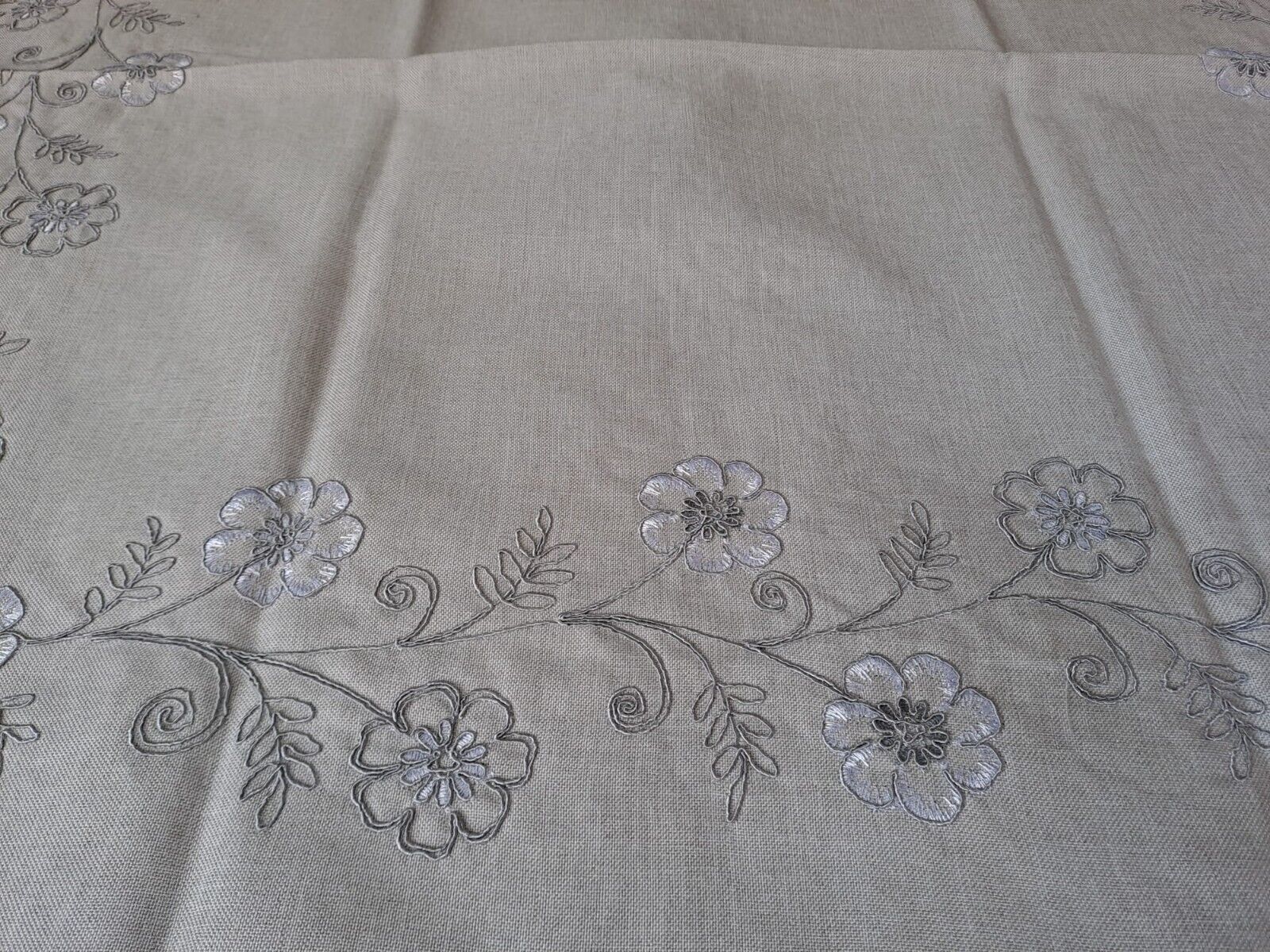 Centro tavola Quadrato Centrino Servizio The Lino mis.90x90cm Grigio Floreale
