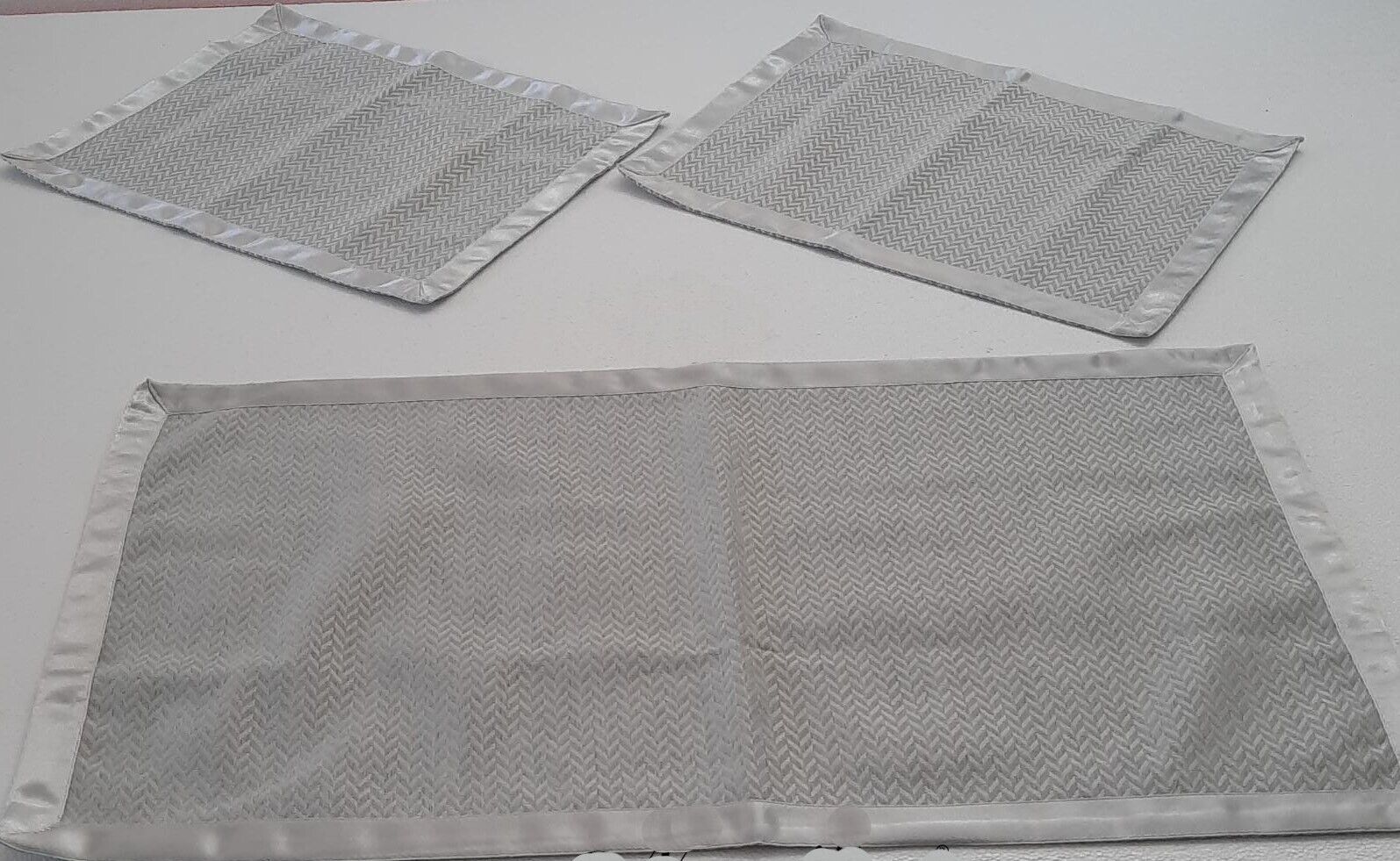Tris centrini 3 Pezzi Elegante Versatile Lavorazione artigianale Made in Italy