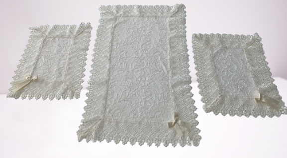Tris centrini 3 pezzi Elegante Fiocchi agli angoli Panna Rosa Made in Italy