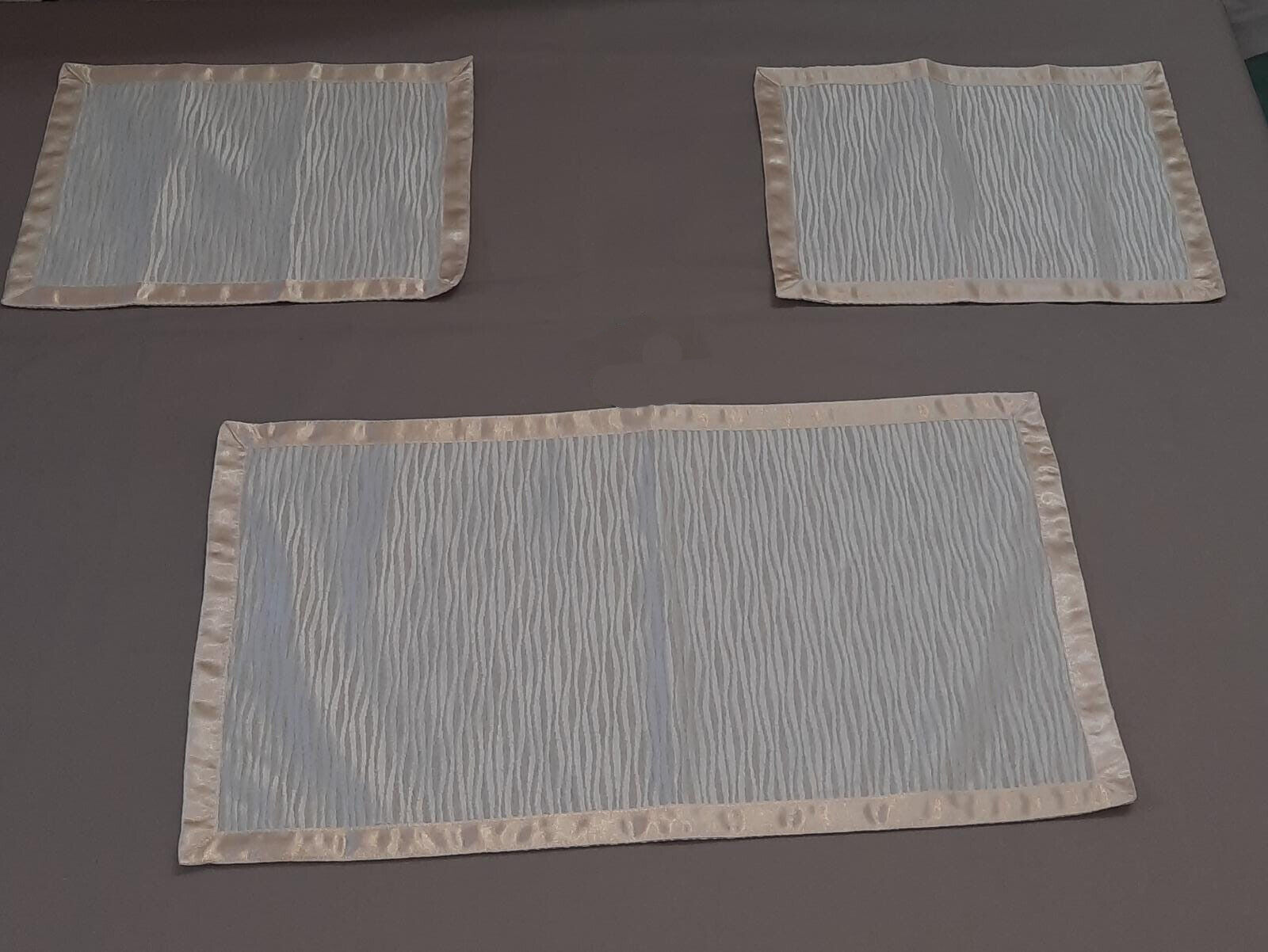 Tris centrini 3 pezzi fantasia eleganti versatili biscotto grigio made in italy