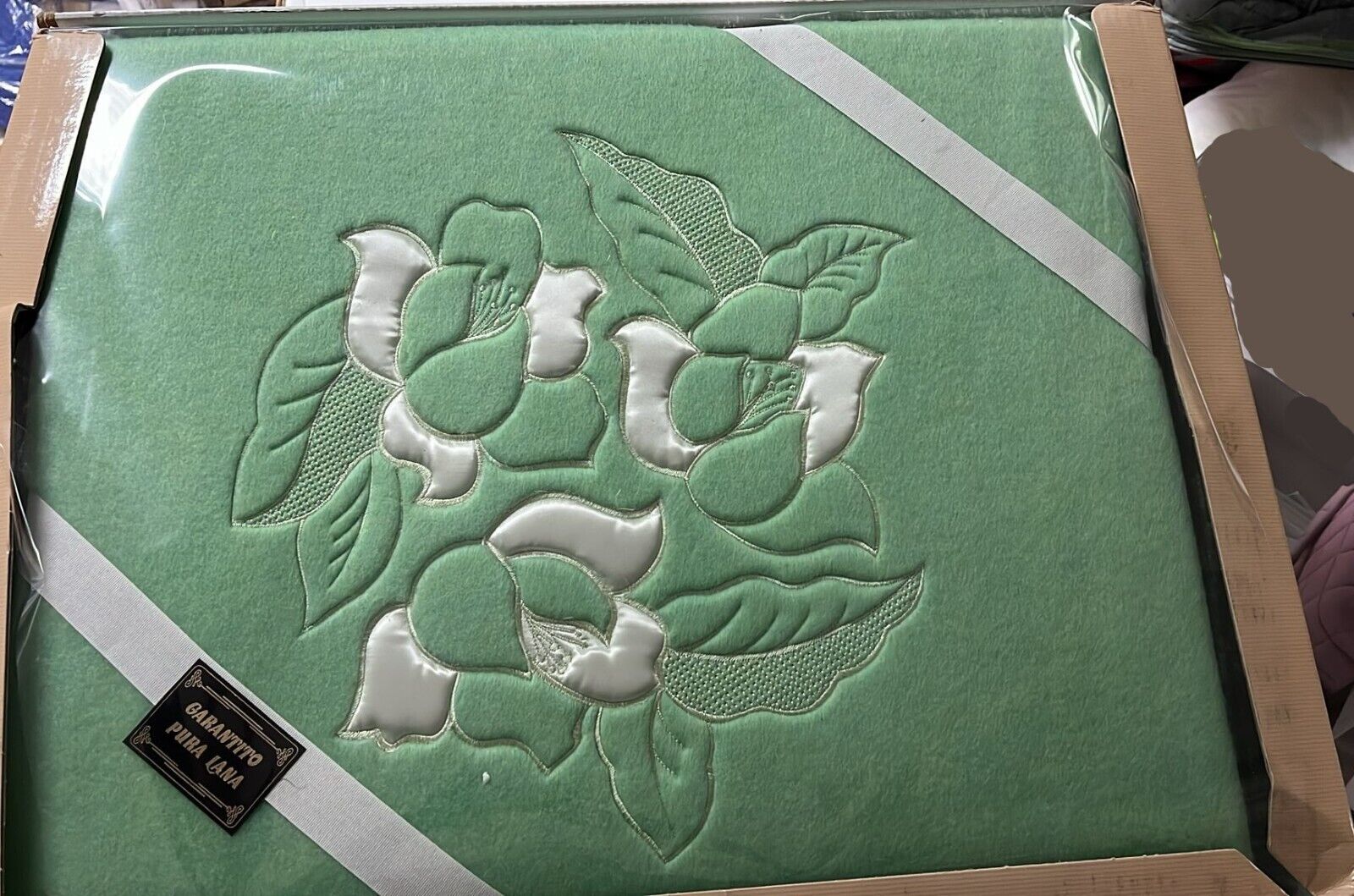 Coperta in Pura Lana  Ricamata Matrimoniale Panna o Verde