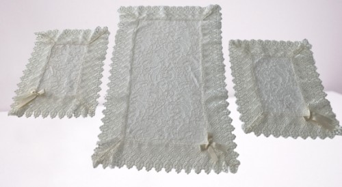 Tris centrini 3 pezzi Elegante Fiocchi agli angoli Panna Rosa Made in Italy